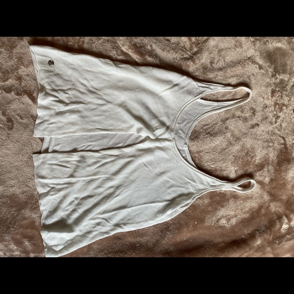 white lululemon tank